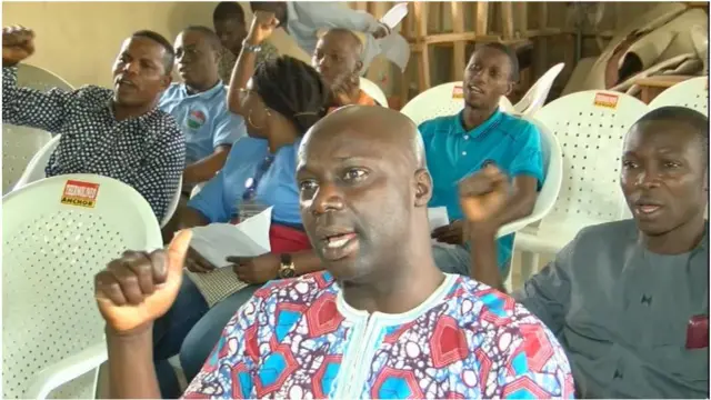 Awọn oṣiṣẹ joko