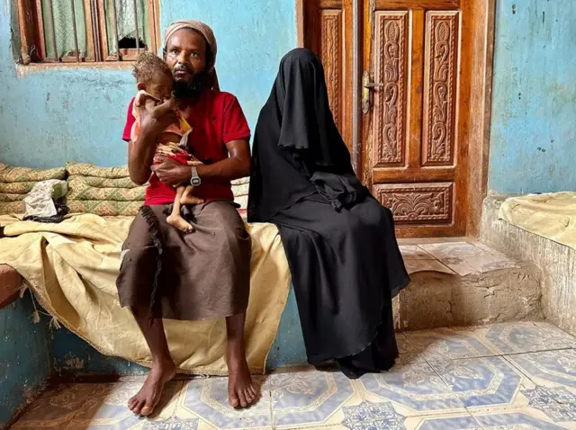 والدین صفا نمیتوانند خرج سفر پنج ساعته به بیمارستان تخصصی برای درمان دخترشان را تامین کنند