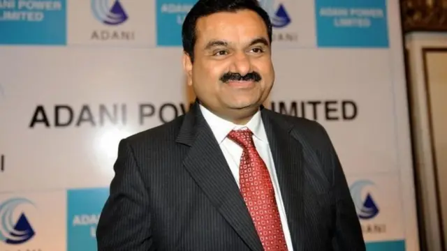 अदानी, रेल्वेस्टेशन