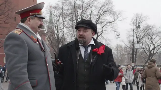 Актори у костюмах