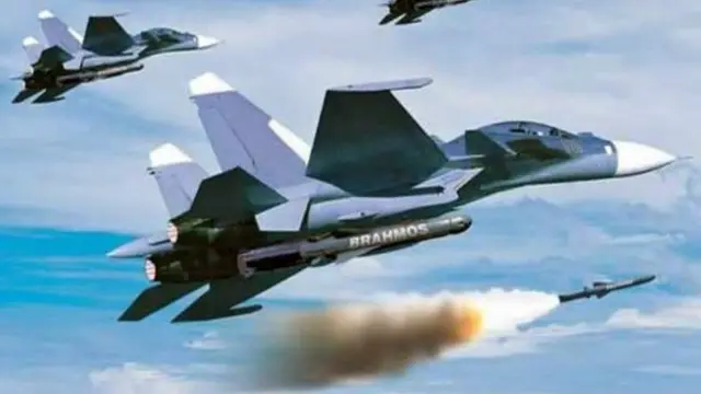 సుఖోయ్ విమానానికి అమర్చిన బ్రహ్మోస్ క్షిపణి