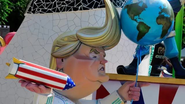 İspanya'daki Trump karşıtı gösterilerden bir kare.