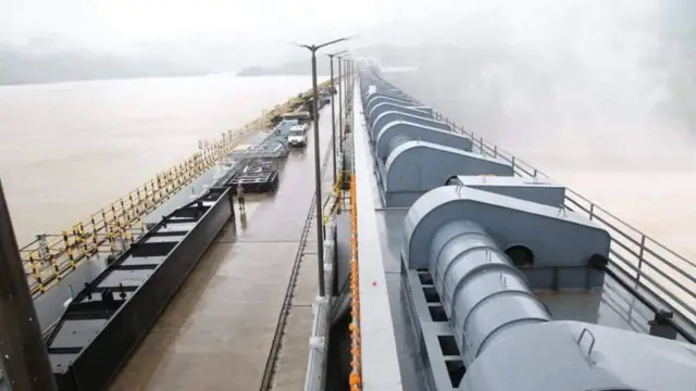 નર્મદા ડેમ