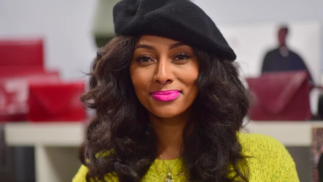 Woman wey rub lipstick