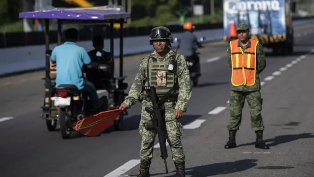 Soldados mexicanos en la frontera