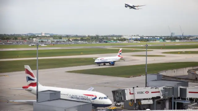 লন্ডনের হিথরো বিমানবন্দর।