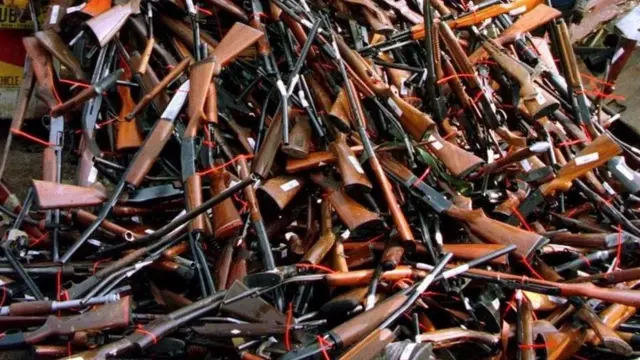 Waxaa lagu qiyaasay in ay Australia yaalaan 260,000 oo hub sharcidarro ah