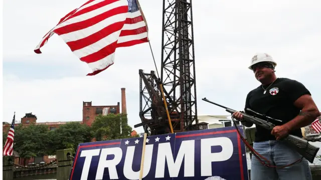 Seguidor armado de Trump.