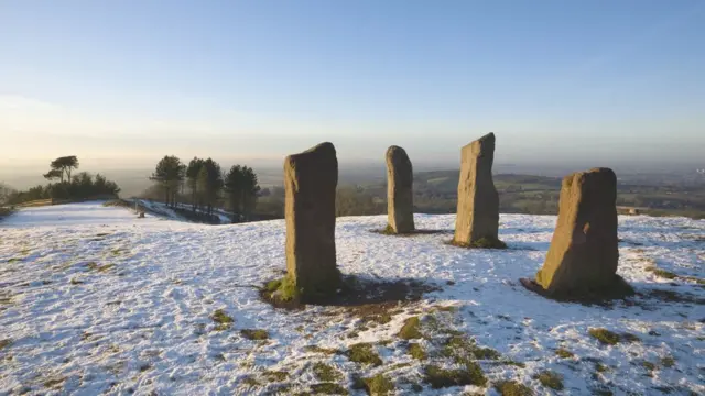 Стоячие камни на холме Клент Хилл в Вустершире.