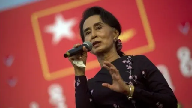 આંગ સાન સૂ ચીનો ફોટો