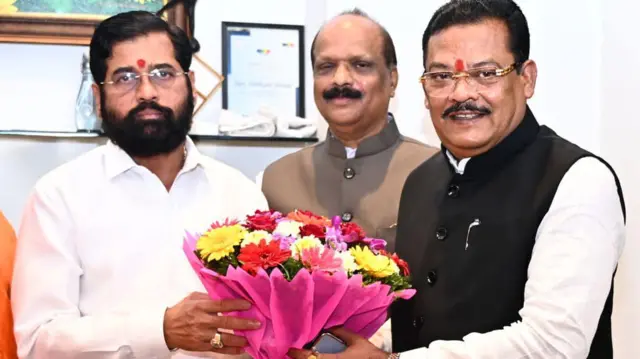 एकनाथ शिंदे यांच्यासोबत संजय शिरसाट