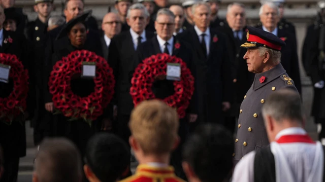 英國國王查爾斯三世出席在倫敦市中心懷特霍爾無名戰士紀念碑舉行的國殤日(Remembrance Sunday)儀式