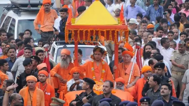 योगी आदित्यनाथ 