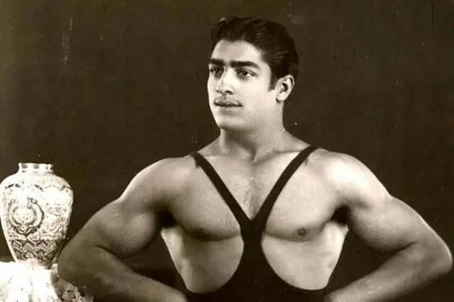 محمدعلی فردین کشتی را در باشگاه نیرو و راستی زیر نظر کیومرث ابوالملوکی فراگرفت.