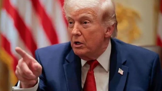 डोनाल्ड ट्रंप