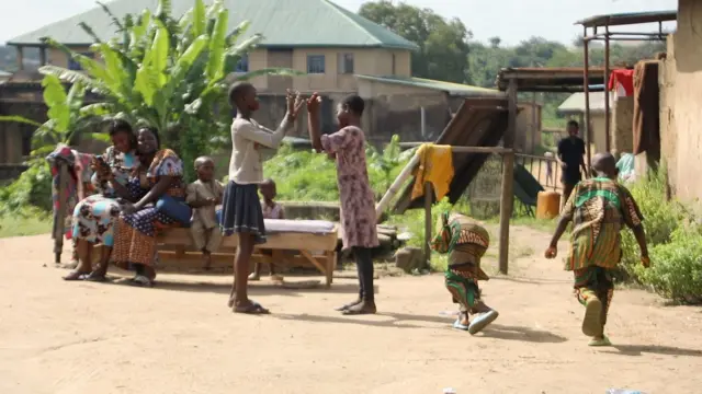 Awọn ibeji to n ṣere