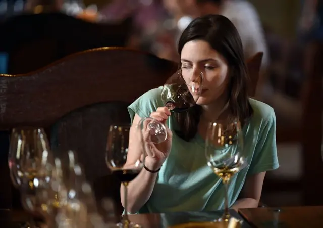 சௌதி அரேபியாவில் முதல் மதுபான கடை: யாருக்கெல்லாம் அனுமதி? எவ்வளவு மது வாங்கலாம்?