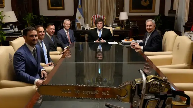 El Presidente Javier Milei, junto al Canciller Pablo Quirno, recibió en Casa Rosada al empresario Peter Thiel.