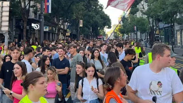 Окупљени људи на протесту