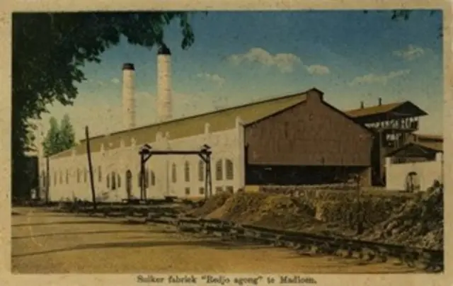 Pabrik gula di Madiun. Arsip KITLV