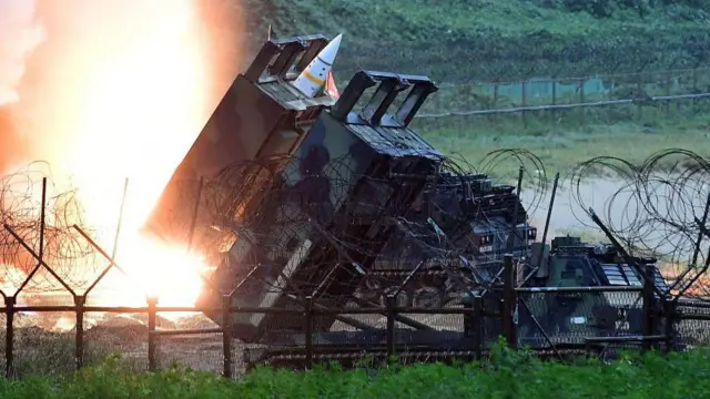 တောင်ကိုရီးယားမှာတွေ့ရတဲ့ အမေရိကန်ရဲ့ ATACMS ဒုံးစနစ်