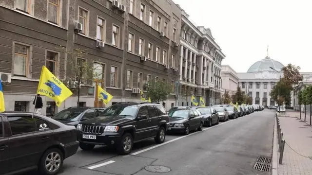 Активисты заблокировали улицы возле Верховной Рады
