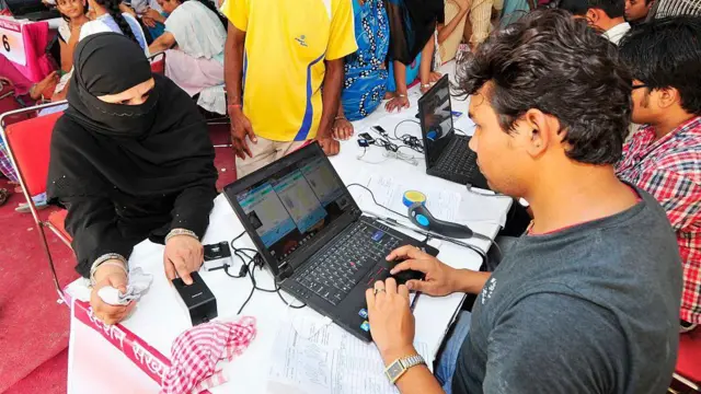 दिल्ली में लगा एक आधार कार्ड कैंप