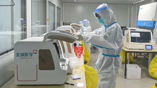 金域医学工作人员