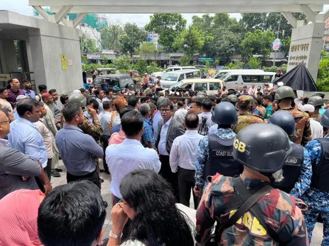 এনবিআরের কর্মকর্তা-করর্মচারীরা গত মে মাস থেকে আন্দোলন করছিলেন যা জুনের শেষে এসে তীব্র হয়