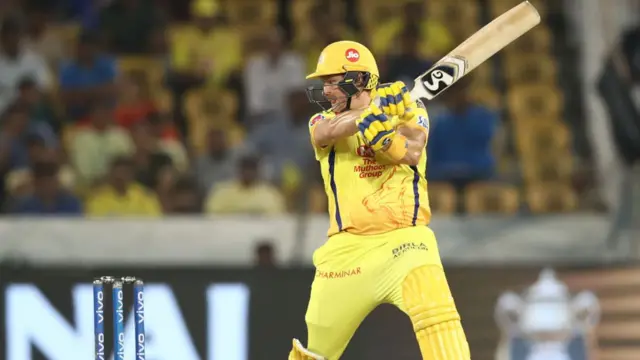 வாட்சனின் அதிரடியில் 50 ரன்களை கடந்த சிஎஸ்கே