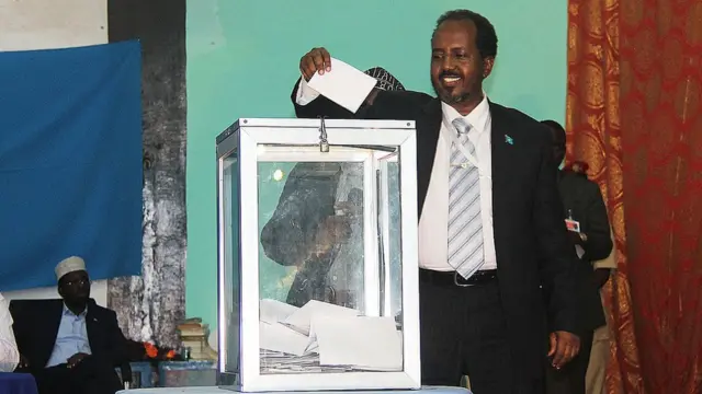 Xasan Sheekh Maxamuud oo codeynaya