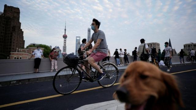 大多数人将被允许在中国最大的城市周围自由活动。