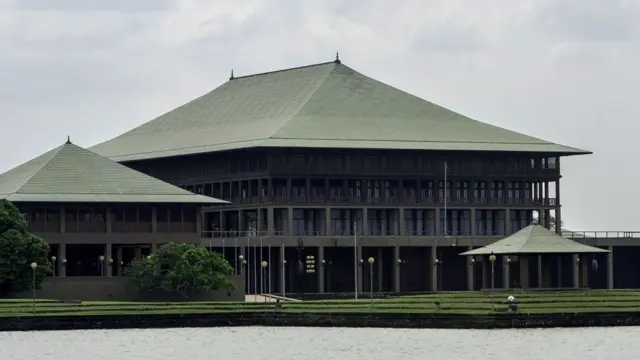 இலங்கை அரசியல் நெருக்கடி