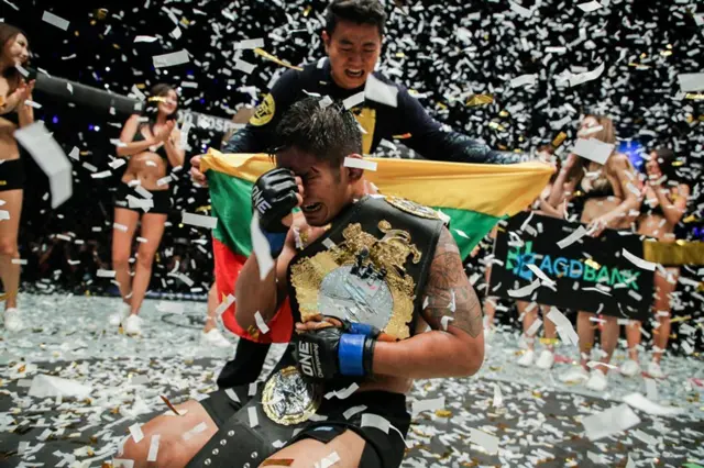 ၂၀၁၈ ခုနှစ် လိုက်ဟဲဗီး၀ိတ် ချန်ပီယံခါးပတ် ရပြီးနောက်မြင်ကွင်း