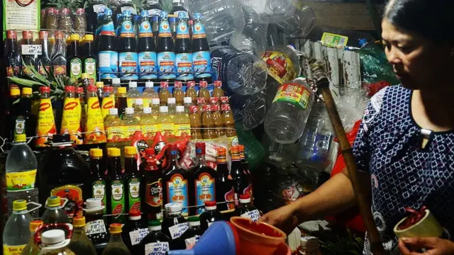 Nước mắm truyền thông hay nước mắm công nghiệp?