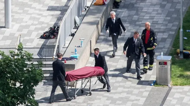 Cansız bir beden taşınırken