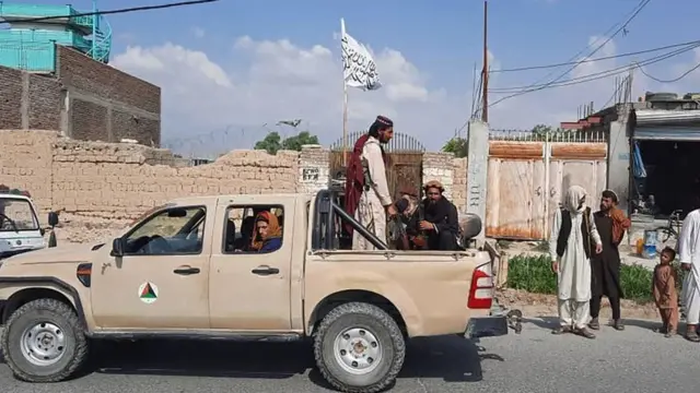 የታሊባን ታጣቂዎች በአፍጋኒስታን ጎዳናዎች