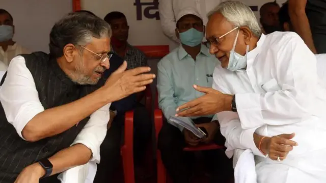 नीतीश कुमार के साथ सुशील कुमार मोदी