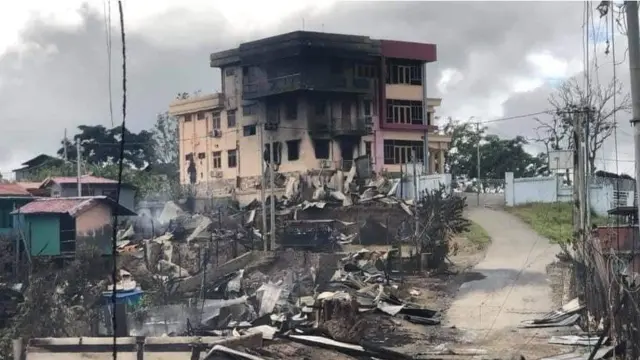 အိုးအိမ်တွေ မီးလောင်ပျက်စီးခဲ့တဲ့ ထန်တလန်မြို့