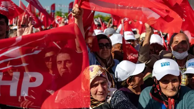 CHP mitingine katılan kişiler