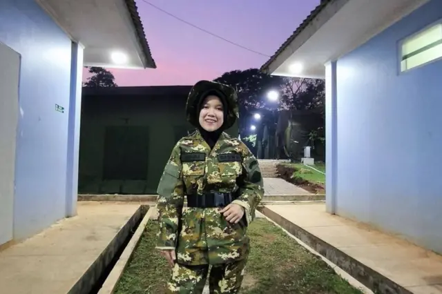Novia Rahmadani Sihotang (25), warga Kota Padangsidimpuan, Sumatera Utara, saat mengikuti kegiatan Latsarmil program SPPI KDKMP, yang diadakan Kementerian Pertahanan RI di Jakarta. Novia dikabarkan meninggal dunia, pada Selasa (23/06).