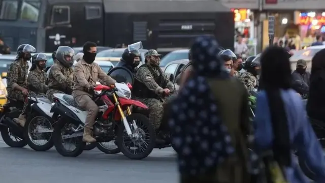 جانب من عناصر الشرطة الإيرانية.