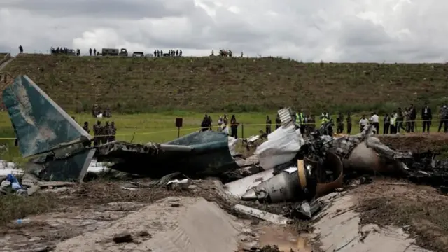 सौर्य एअरलाइन्सको विमान दुर्घटनामा परेपछि दुई टुक्रा भएको थियो