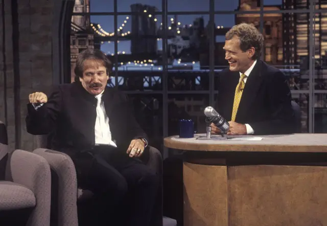 David Letterman entrevistando a Robin Williams en la segunda emisión del programa The Late Show