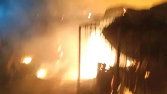 Ọkụ gbara ahịa Eke-Ukwu