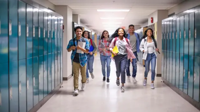 બીબીસી ગુજરાતી કૅનેડા ઈમિગ્રેશન ભારતીય ટુરિસ્ટ સ્ટુડન્ટ વિઝા ટેમ્પરરી વર્કર પરમિટ