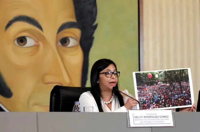 La canciller Delcy Rodríguez tiene una tensa relación con Perú, a cuyo presidente calificó de "perrito simpático del imperio".