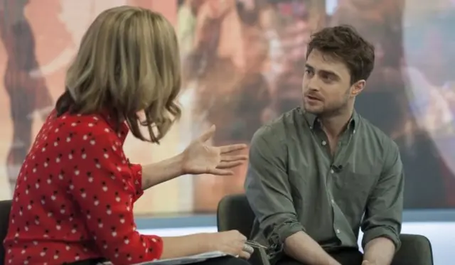 Daniel Radcliffe y Victoria Derbyshire