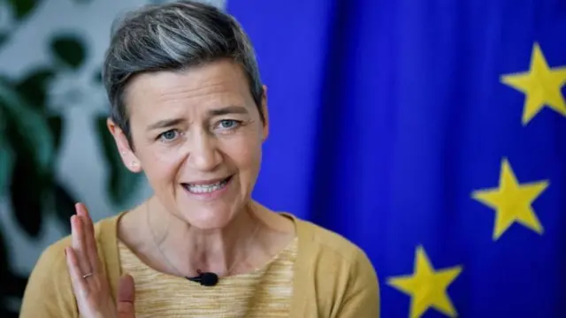Margrethe Vestager, komiseri mu nteko y'Ubumwe bw'Uburayi ushinzwe gupigana ku isoko, abona ko "hakwiye kujyaho imbibi" mu gukumira ingaruka mbi zikabije za AI 