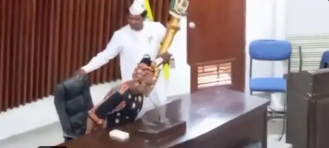 Aworan ile aṣofin ipinlẹ Ogun lasiko ayipada adari ile naa